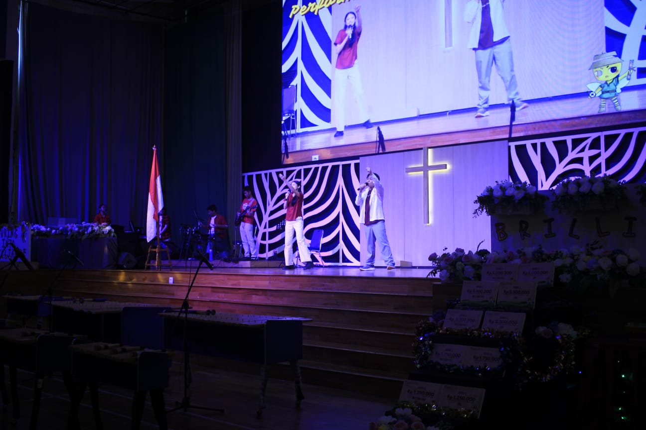 Penampilan band saat rangkaian acara